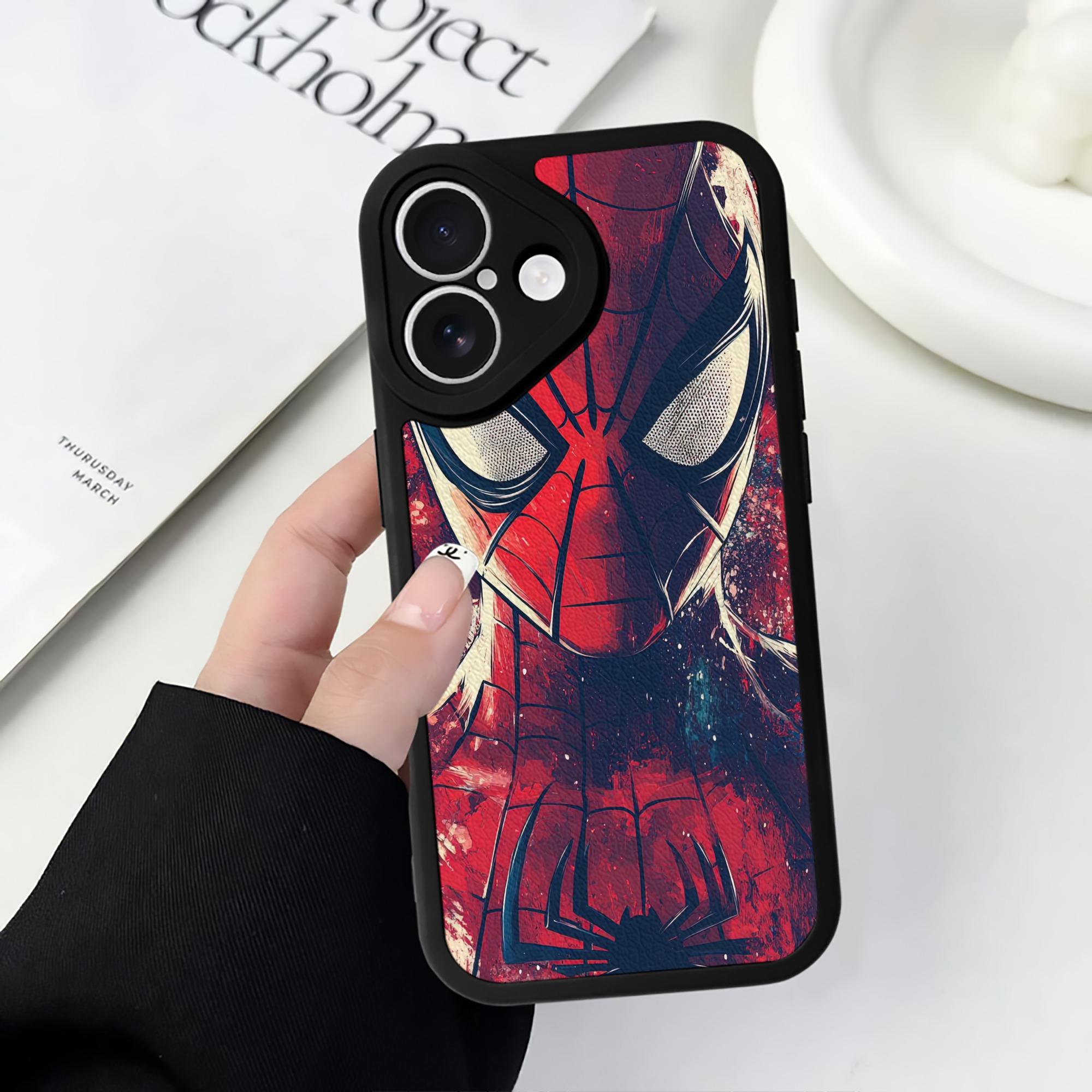 （画像用） Spider Man スパイダーマン 【iPhone 16シリーズ対応】シリコンスマホケース（レザー調） 材質：シリコン